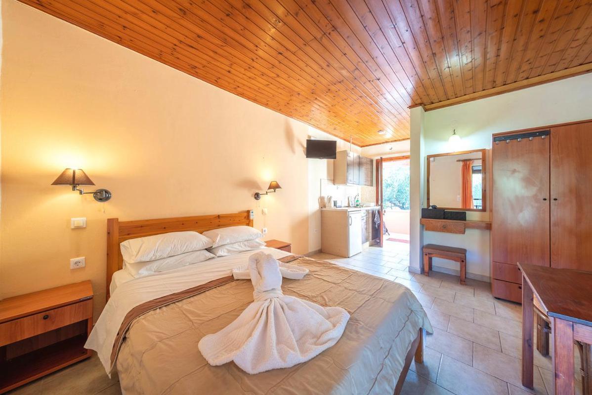 Mimosa Apartments With Pool Paleokasztríca Kültér fotó