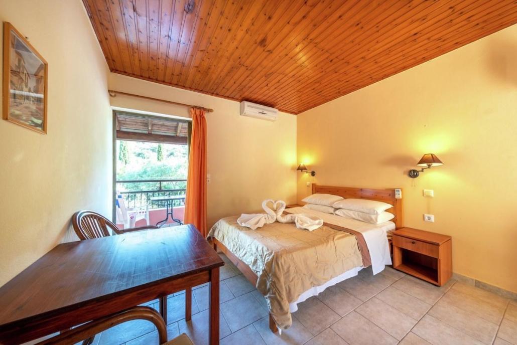Mimosa Apartments With Pool Paleokasztríca Kültér fotó