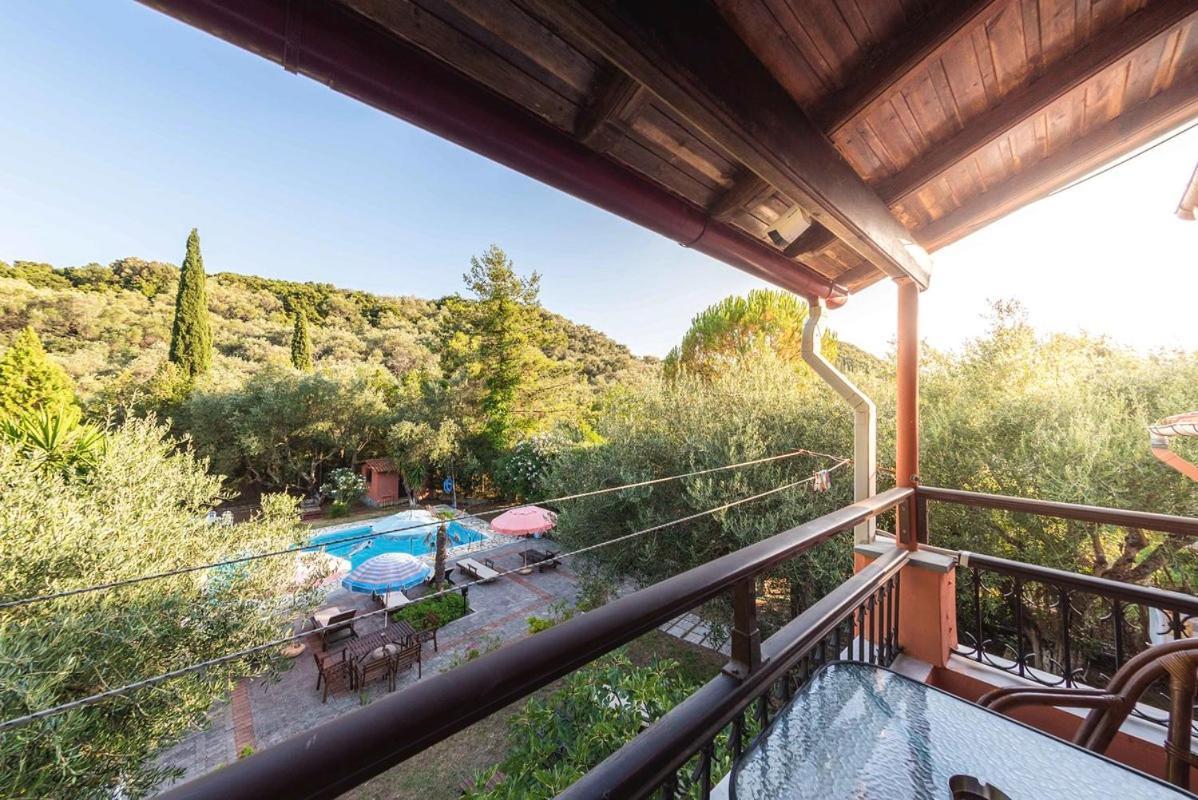Mimosa Apartments With Pool Paleokasztríca Kültér fotó